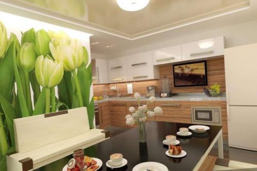 Обои в интерьере кухни. В интерьере маленькой кухни