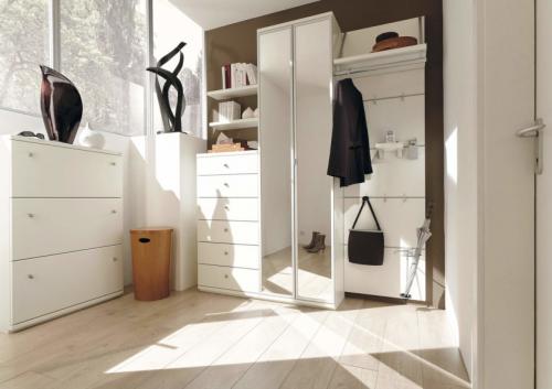 Интерьер узкой прихожей в современном стиле. Стилистика дизайна длинной прихожей