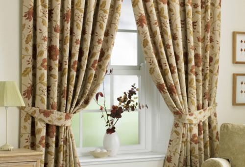 Как подобрать шторы в гостиную по цвету обоев и мебели. Как правильно подбирать цвета штор 10