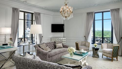 Диван и шторы одного цвета. Какие правила следует учитывать