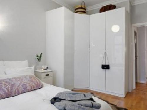 Встроенный угловой шкаф в спальню. Обзор угловых шкафов купе для спальни, как выбрать 06