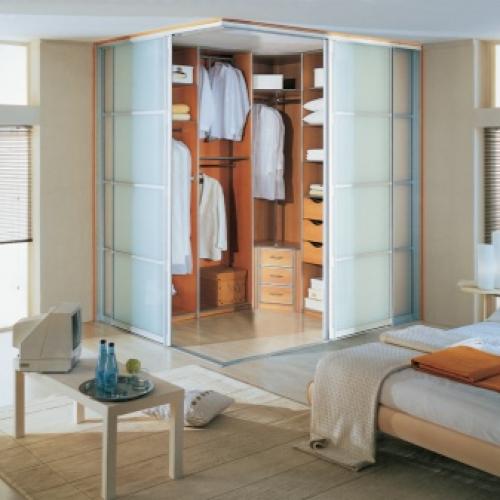 Встроенный угловой шкаф в спальню. Обзор угловых шкафов купе для спальни, как выбрать 09