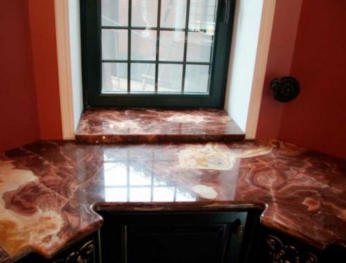 Стол для подростка у окна. Выбираем материалы для столешницы в детскую