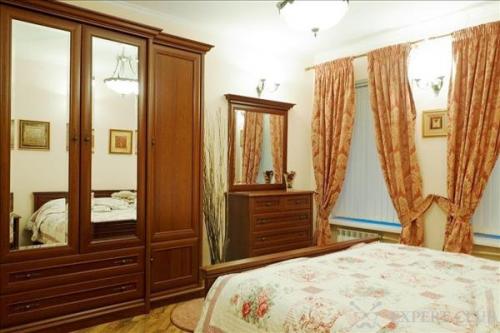 Зеркала в интерьере спальни. Зеркало в спальне 03