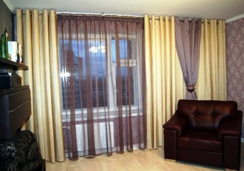 Синие шторы, какие обои. Особенности правильного выбора