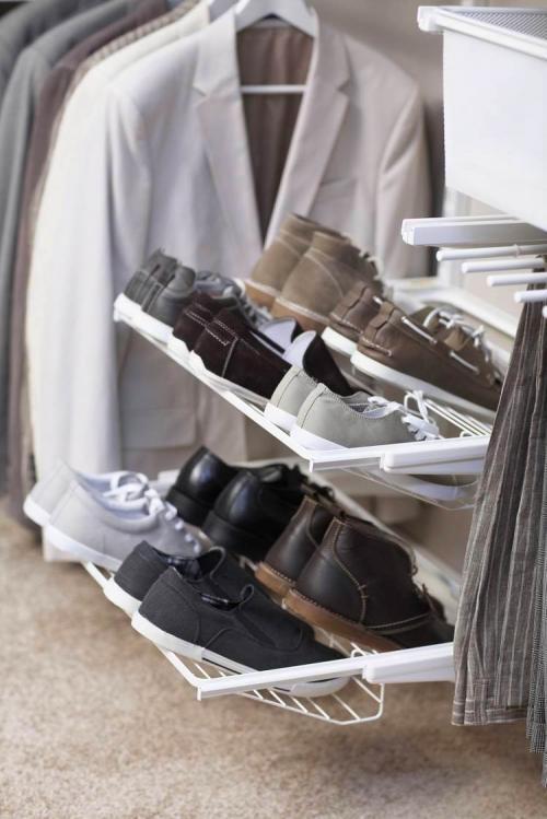 Шкаф в угол спальни. Приспособления для удобного хранения