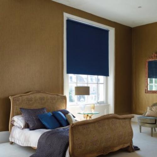 С чем сочетать синие шторы. Синий цвет в интерьере