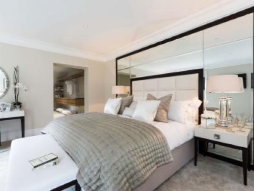 Зеркала в интерьере спальни. Зеркало в спальне 01