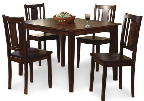 На кухне на столе. Материалы для кухонного стола