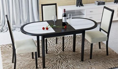 На кухне на столе. Материалы для кухонного стола