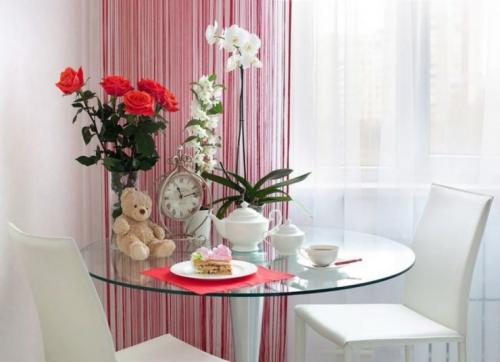 На кухне на столе. Материалы для кухонного стола