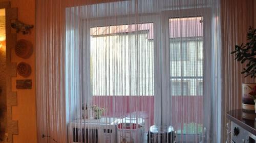 Нитяные шторы в интерьере кухни. Нитяные шторы на кухню