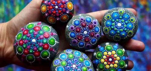 Клумбы для сада своими руками все новинки. Магия разрисованных камней: фото и практические советы