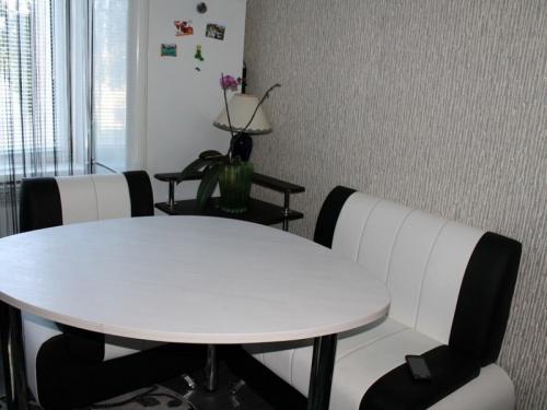 Какие можно подобрать обои для кухни. Виды обоев для кухни