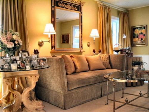 Шторы в светлую гостиную. Выбирать занавески следует, исходя из общей стилизации помещения