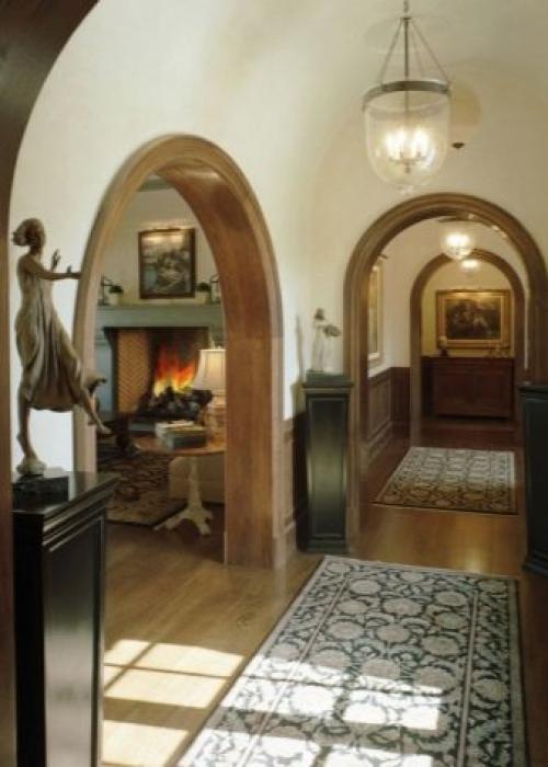 Оформление дверного проема без двери шторами. Как выбрать декоративные шторы в дверной проем? 11