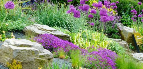 Как оформить цветники на даче просто и красиво своими руками. Клумба своими руками из подручных материалов 08 Как оформить цветники на даче просто и красиво своими руками. Клумба своими руками из подручных материалов 08