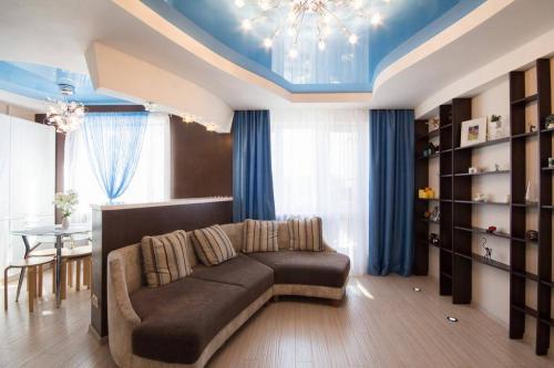 Шторы в интерьере 2019. Трендовые цвета штор в 2019 году