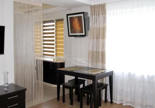 Шторы на двери и дверные проемы. Как выбрать декоративные шторы в дверной проем? 26