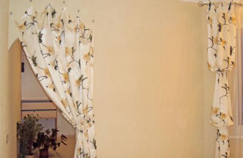 Шторы на двери и дверные проемы. Как выбрать декоративные шторы в дверной проем? 28