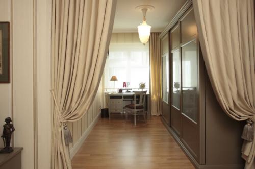 Шторы на двери и дверные проемы. Как выбрать декоративные шторы в дверной проем? 24