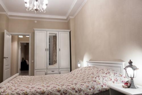 Шкафы для спальни в современном стиле для. Разновидности