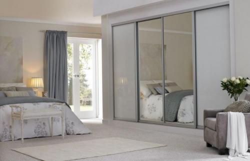 Плательный шкаф в спальню. Шкаф в спальню – оптимальная эргономика и конструкционные особенности современных вариантов 2019 года (125 фото)