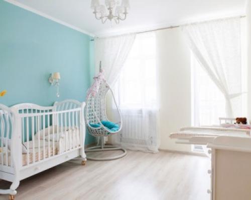 Оформление окна с балконной дверью в спальне. Детская.