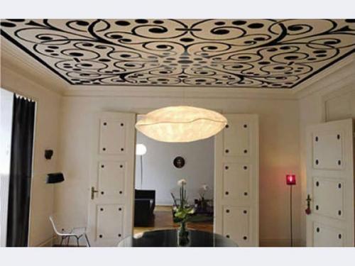 Виды натяжных потолков для спальни. Классические цветовые решения 01