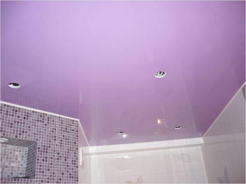 Виды натяжных потолков для спальни. Классические цветовые решения 02