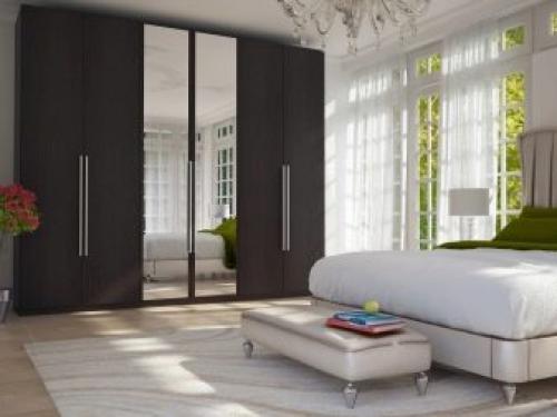 Шкаф в спальню варианты. Особенности конструкции встроенного шкафа-купе в спальне 13 Шкаф в спальню варианты. Особенности конструкции встроенного шкафа-купе в спальне 13