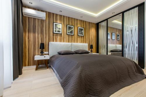 Шкаф в спальню варианты. Особенности конструкции встроенного шкафа-купе в спальне