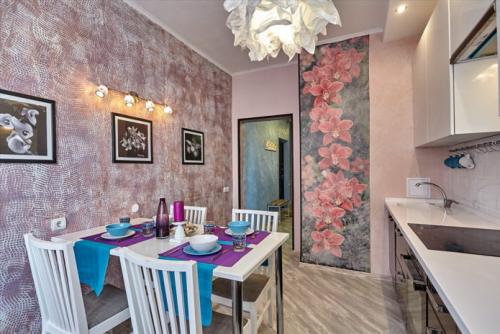 Дизайн кухни обои для кухни. Виды обоев для кухни: особенности материала 09