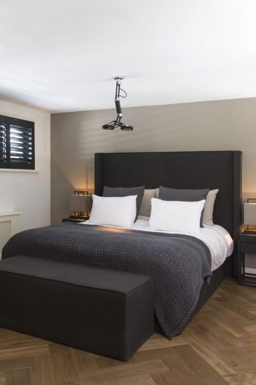 Спальня в современном стиле светлая. Дизайн маленькой светлой спальни 25