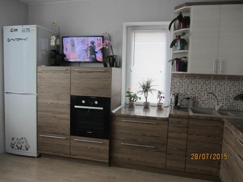 Дизайн занавесок на кухню. Какие шторы можно выбрать для кухни