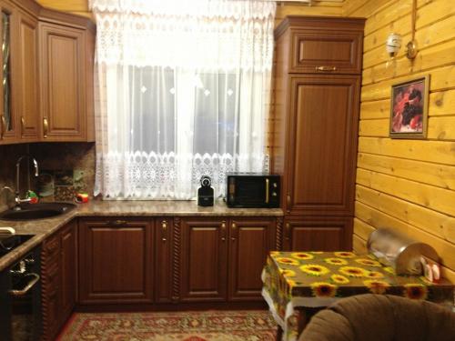 Дизайн занавесок на кухню. Какие шторы можно выбрать для кухни