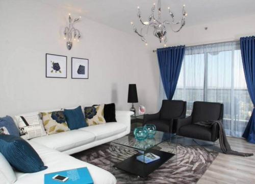 Синие шторы в интерьере гостиной. Синие шторы — стильный и уютный дизайн в синих тонах (85 фото)