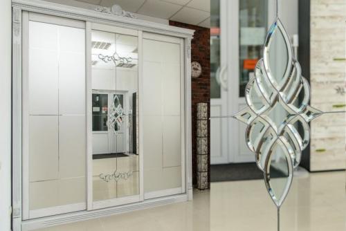 Шкаф в спальню – оптимальная эргономика и конструкционные особенности современных вариантов 2019 года (125 фото)