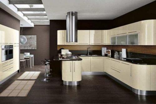 Коричневая плитка на кухне. Бело-коричневая кухня: пол, стены, плитка, фартук, столешница