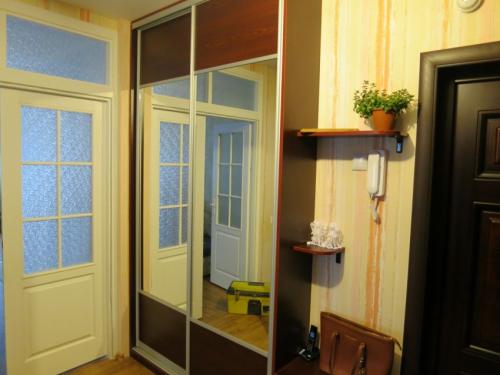 Стильные шкафы в прихожую. Шкаф в прихожую – преимущества использования и экономия пространства. 95 фото дизайнерских хитростей