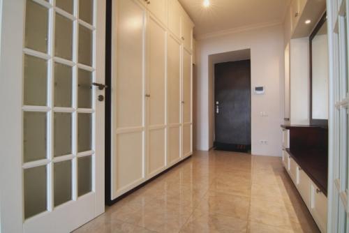 Стильные шкафы в прихожую. Шкаф в прихожую – преимущества использования и экономия пространства. 95 фото дизайнерских хитростей