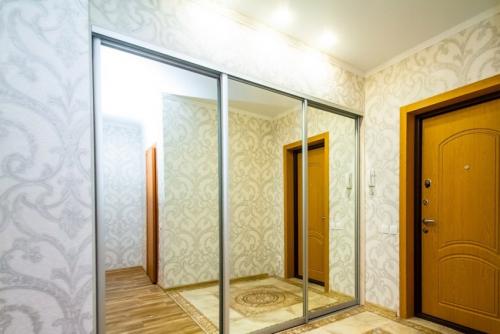 Стильные шкафы в прихожую. Шкаф в прихожую – преимущества использования и экономия пространства. 95 фото дизайнерских хитростей