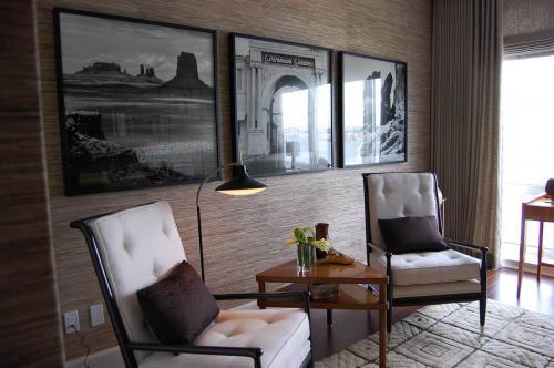 Обои под светлую мебель В ГОСТИНУЮ. Обои для гостиной — выбираем тип обоев