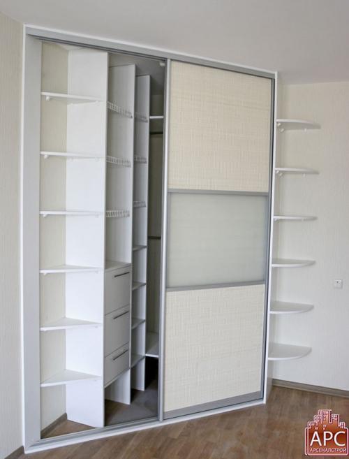 Угловой шкаф преимущества. Существующие встроенные угловые шкафы купе, правила выбора