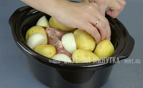 Медленноварка рецепты. Мясо с картофелем в медленноварке