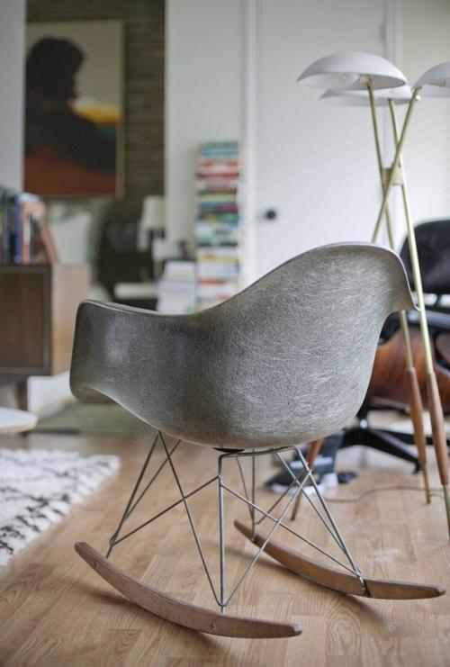 Кресло качалка в интерьере гостиной. Кресло-качалка – стильные, современные, качественные и удобные модели от ведущих производителей (135 фото)