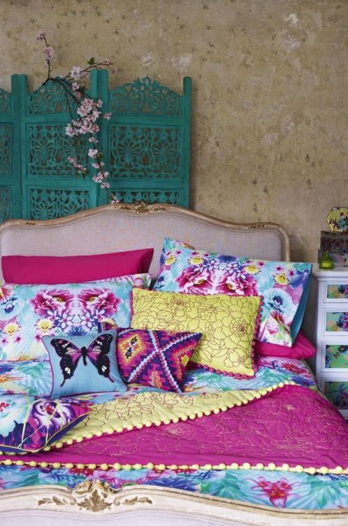 Как украсить кровать. Как украсить стену на месте изголовья