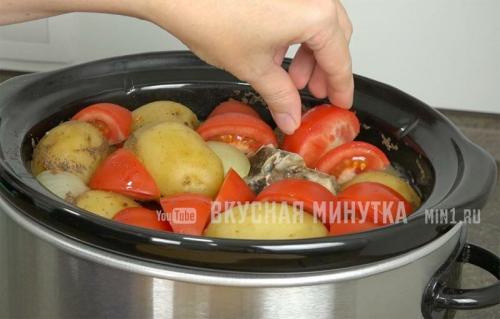 Медленноварка рецепты. Мясо с картофелем в медленноварке