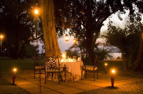 Как украсить комнату к романтическому вечеру. Романтический вечер дома — идеи декора