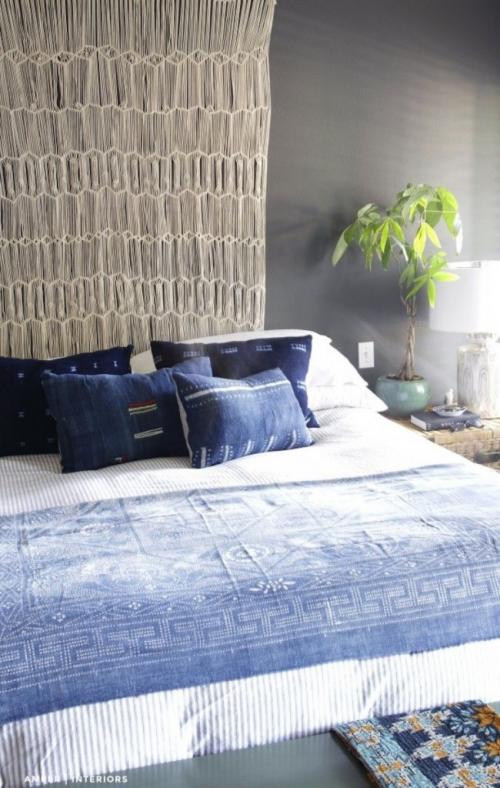 Как украсить кровать. Как украсить стену на месте изголовья